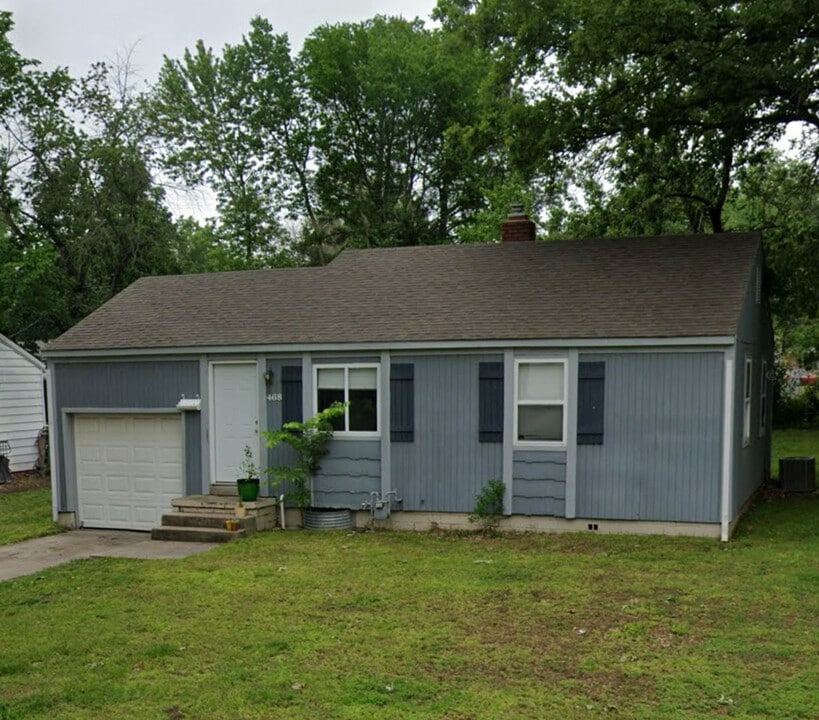 468 Fieldcrest Dr in Pittsburg, KS - Building Photo