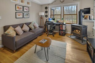 233 Forest Home Dr, Unit B-Lower Unit in Ithaca, NY - Building Photo
