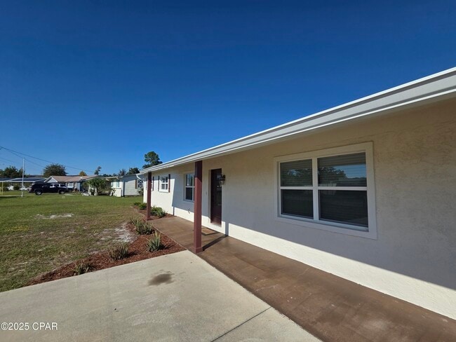 5253 Collins Dr in Panama City, FL - Building Photo - Building Photo