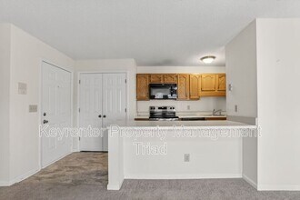 3701 Cotswold Terrace in Greensboro, NC - Foto de edificio - Building Photo