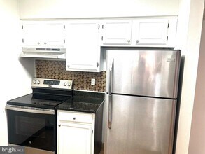 4901 Ravens Crest Dr in Plainsboro, NJ - Building Photo - Building Photo