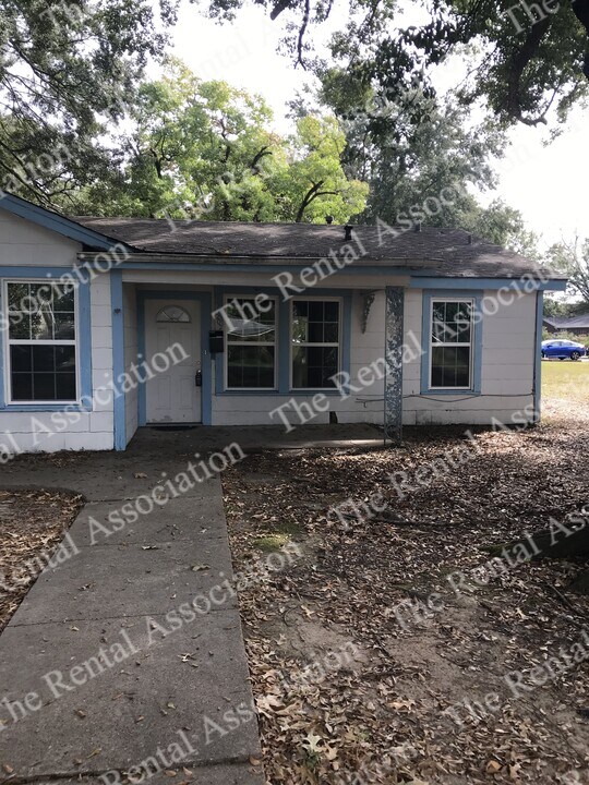 1202 N McGuire Ave in Monroe, LA - Building Photo