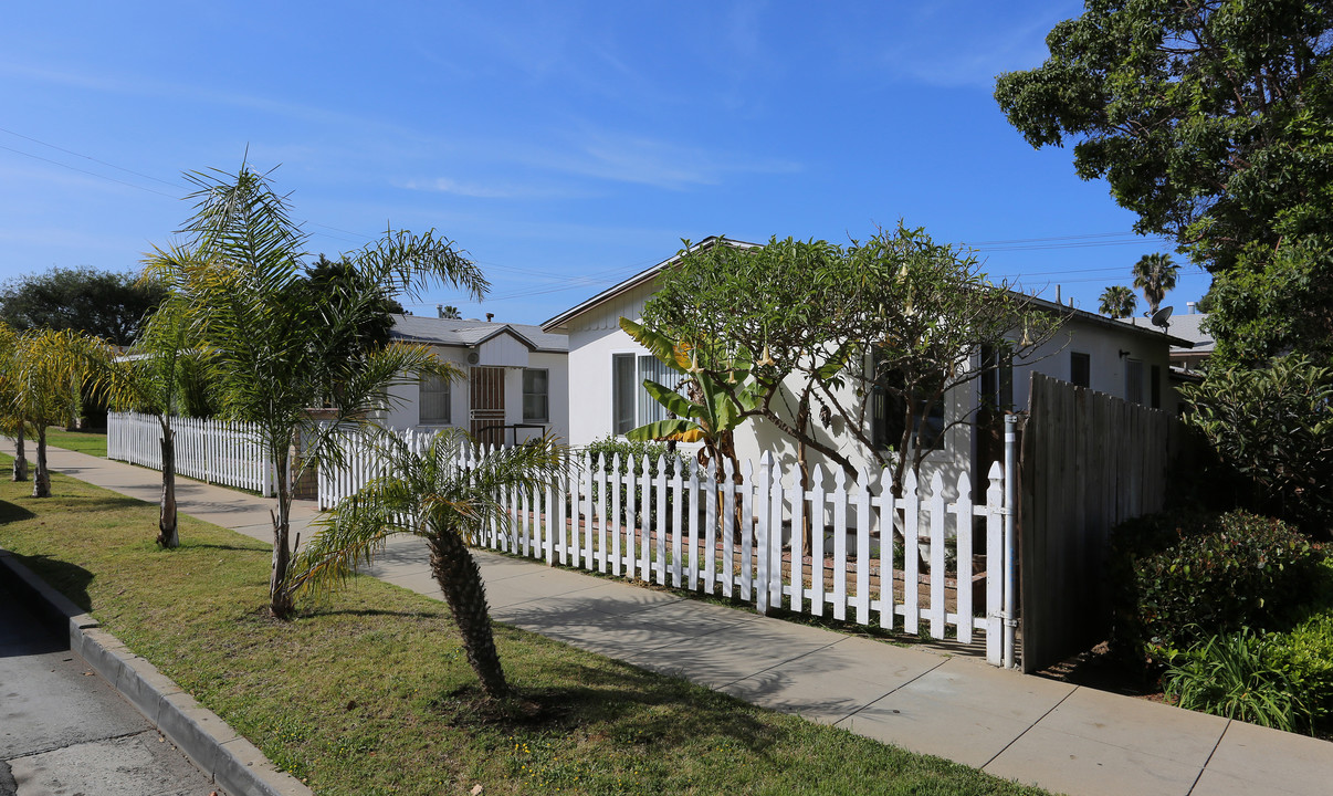 223-225 Clementine St in Oceanside, CA - Building Photo