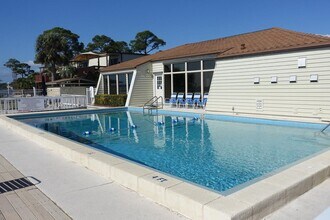 308 Miracle Strip Pkwy in Fort Walton Beach, FL - Building Photo - Building Photo