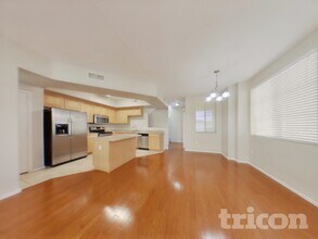 16825 N 14th St in Phoenix, AZ - Building Photo - Building Photo