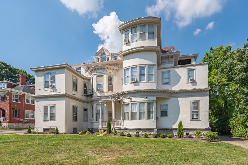 945 Dana Ave in Cincinnati, OH - Building Photo