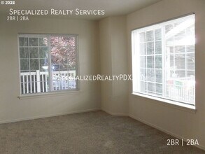 11865 SE Pine St in Portland, OR - Building Photo - Building Photo