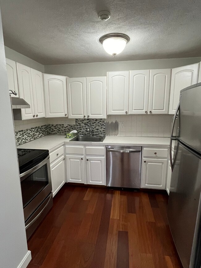 383 Langley Rd, Unit 3 in Newton, MA - Building Photo - Building Photo