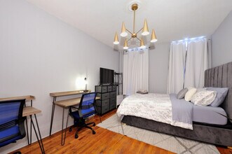 165 E 90th St in New York, NY - Building Photo - Building Photo