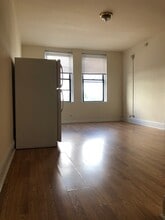 3335 W Diversey Ave in Chicago, IL - Foto de edificio - Building Photo