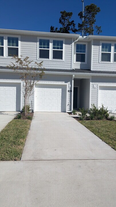550 Holly Lakes Dr in Orange Park, FL - Building Photo