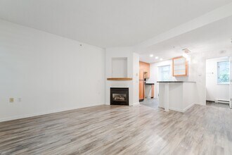 1068 Hornby St in Vancouver, BC - Building Photo - Building Photo