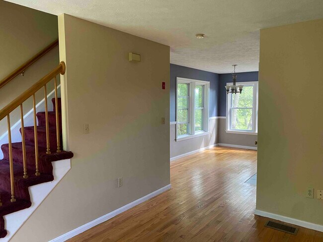 30 Charter St, Unit #1 in Exeter, NH - Building Photo - Building Photo