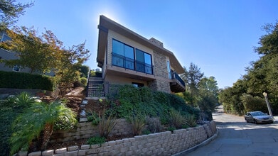 1614 Pleasant Way in Pasadena, CA - Foto de edificio - Building Photo