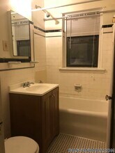 349 Pleasant St, Unit B3-4 in Malden, MA - Foto de edificio - Building Photo