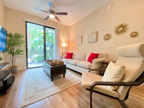 4504 W Spruce St-Unit -130 in Tampa, FL - Building Photo - Building Photo