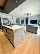 1523 N Western Ave, Unit 5C in Chicago, IL - Building Photo - Building Photo