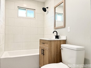 130 Dexter Ave, Unit 1 in Watertown, MA - Foto de edificio - Building Photo
