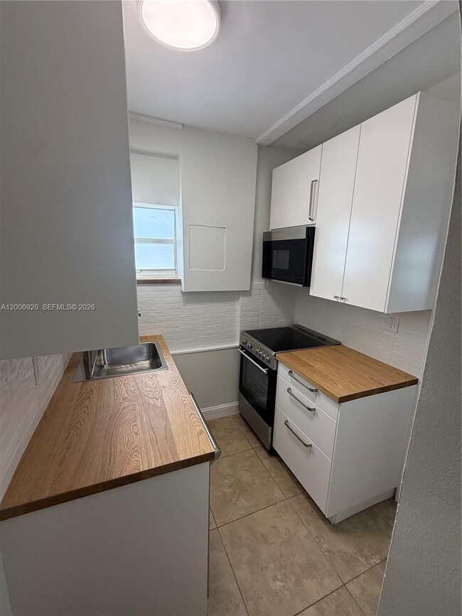 2816 Pine Tree Dr in Miami Beach, FL - Building Photo - Building Photo