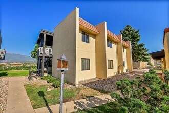 1058 Fontmore Rd in Colorado Springs, CO - Building Photo - Building Photo