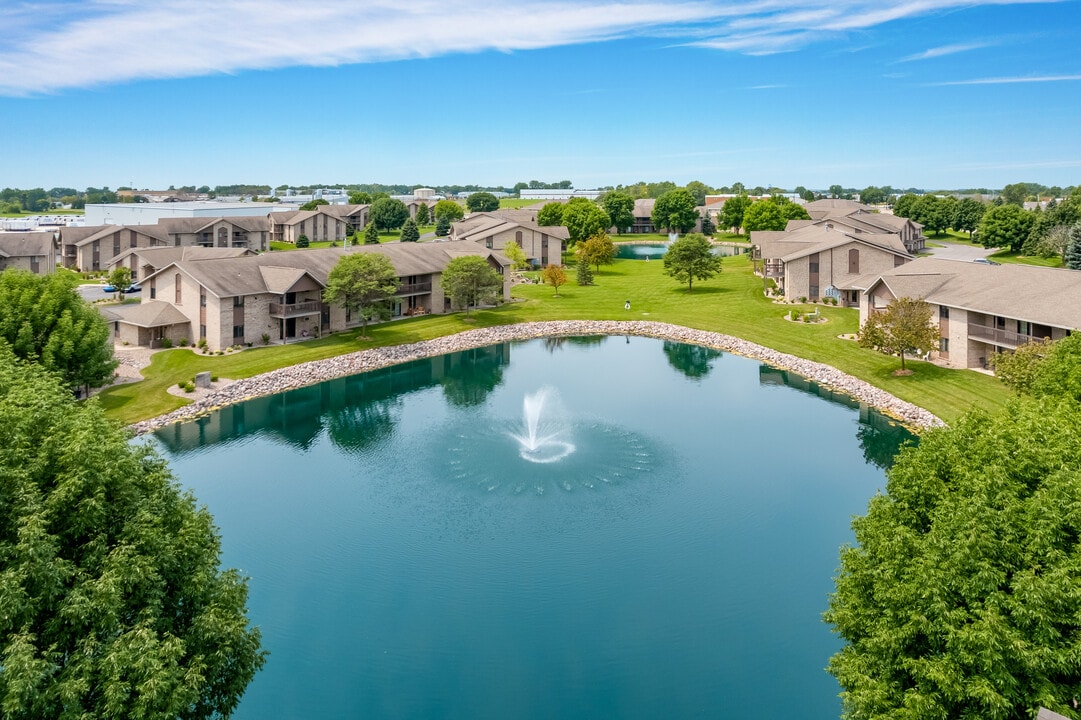 Fountain Park in De Pere, WI - Foto de edificio