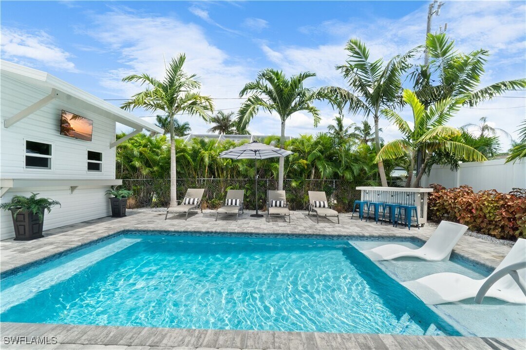 643 108th Ave N in Naples, FL - Building Photo