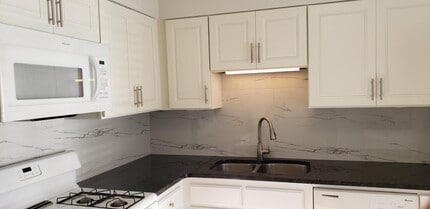 4475 Aspen Woods Ct in Doraville, GA - Foto de edificio - Building Photo