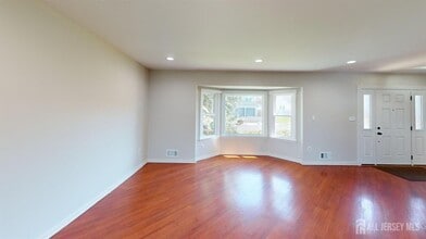 77 Princess Dr in North Brunswick, NJ - Building Photo - Building Photo