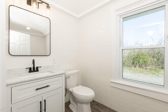 56 Riverdale Ave in Massapequa, NY - Building Photo - Building Photo