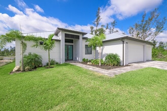 3432 SW 8th St in Cape Coral, FL - Building Photo - Building Photo