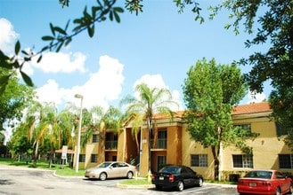 Heron Pointe in Miramar, FL - Foto de edificio - Building Photo