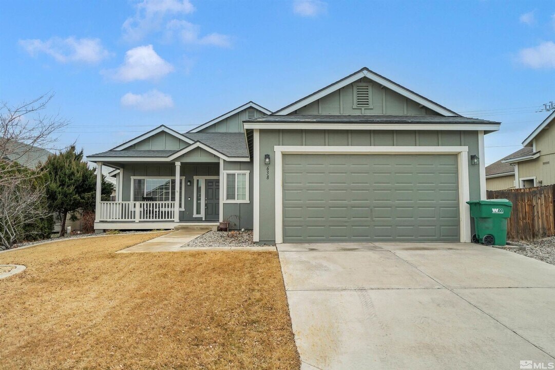 638 Canary Cir in Fernley, NV - Building Photo