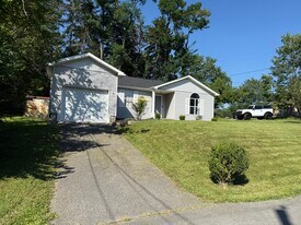 733 Riley St in Morgantown, WV - Building Photo
