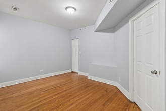 8045 S Maryland Ave in Chicago, IL - Building Photo - Building Photo