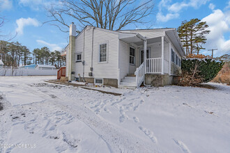 1724 Eighth Ave in Toms River, NJ - Foto de edificio - Building Photo