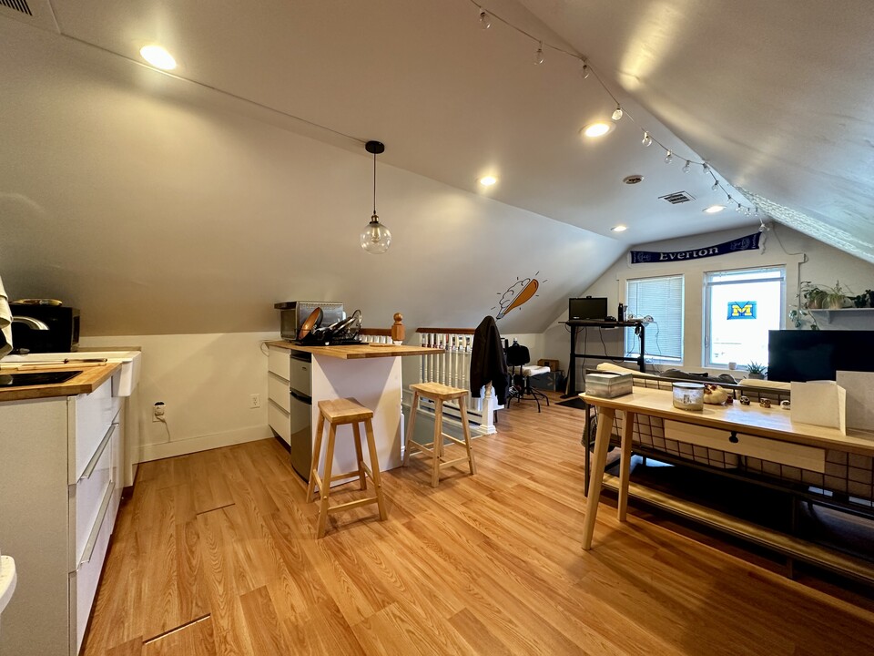 4 Vassar St, Unit 4 in Medford, MA - Building Photo