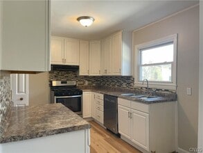 6435 Wells Dr in East Syracuse, NY - Building Photo - Building Photo