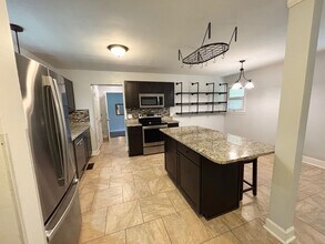 924 Ontario Dr in West Columbia, SC - Building Photo - Building Photo