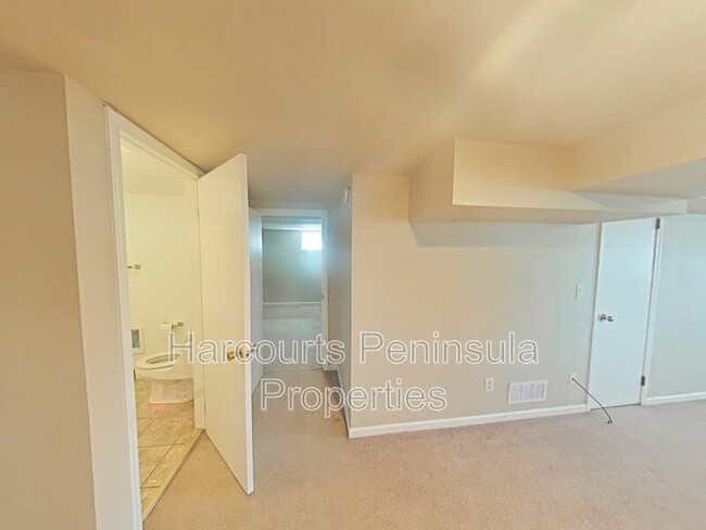 1011 N Rainier Ave in Bremerton, WA - Building Photo - Building Photo