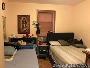 144 Chelsea St, Unit 1R in Boston, MA - Building Photo - Building Photo