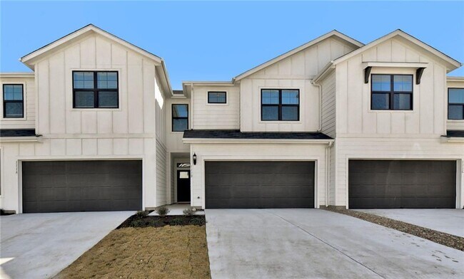 111 Amber Fields Trail in Mustang Ridge, TX - Building Photo - Building Photo