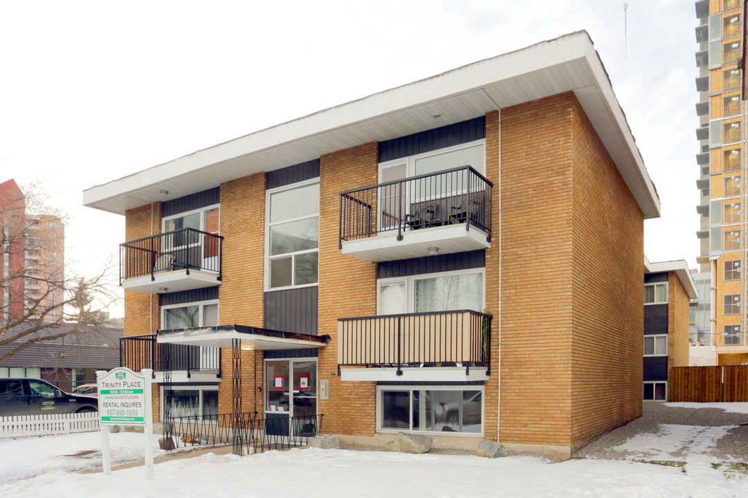 Elmwood in Edmonton, AB - Building Photo