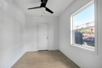 161 S Burlington Ave in Los Angeles, CA - Building Photo - Building Photo