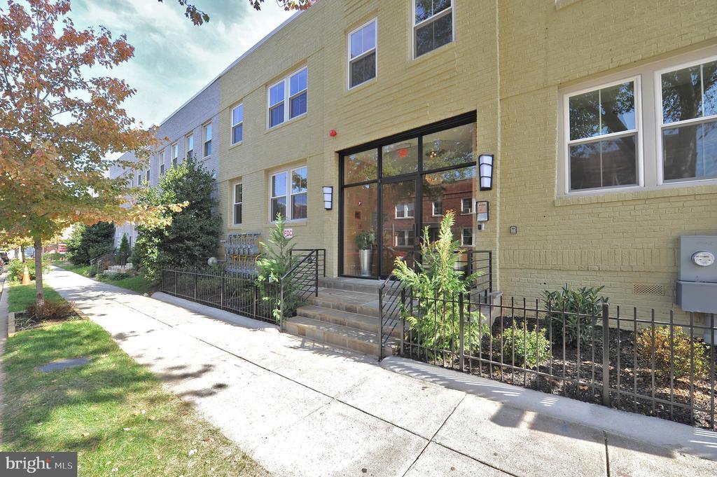 417 18th St NE in Washington, DC - Building Photo