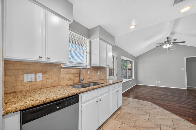 property at 811 Lochmoor Ln