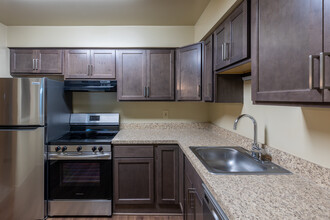 Riverland Woods Apartments in Sterling Heights, MI - Foto de edificio - Interior Photo