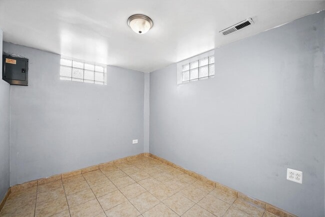 7820 S Sawyer Ave in Chicago, IL - Building Photo - Building Photo