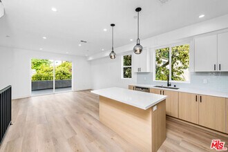 4337 Dixie Canyon Ave in Los Angeles, CA - Building Photo - Building Photo