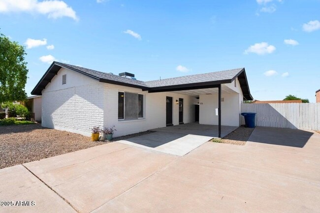 property at 414 W Santa Cruz Dr