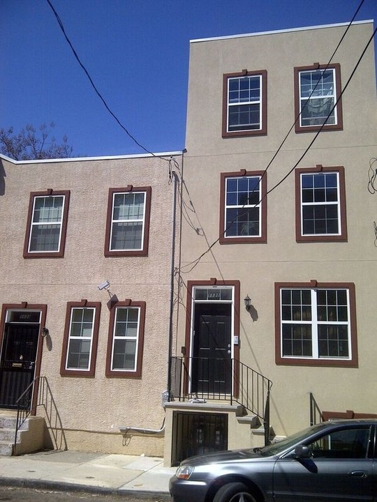 West Nevada Apartments in Philadelphia, PA - Building Photo